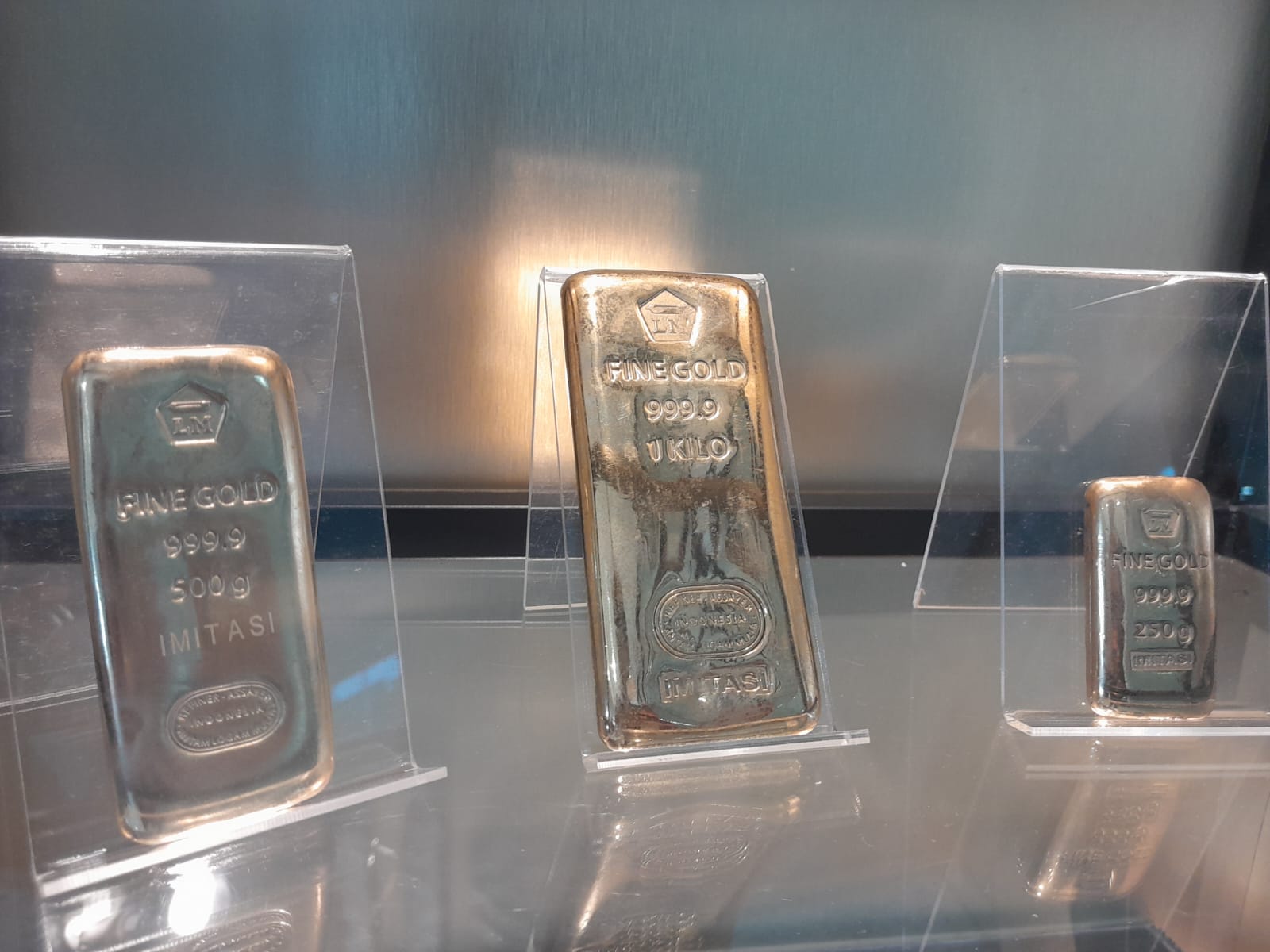 Harga Emas Antam Hari Ini Merosot hingga Rp35 Ribu