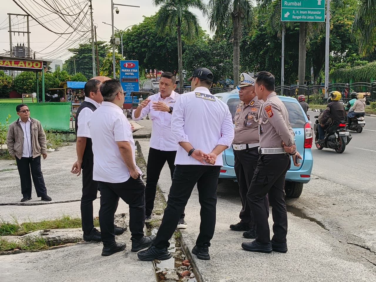 Tanggulangi Banjir di Sudirman, PUPR Pekanbaru Keruk Drainase di Kawasan Awal Bross 