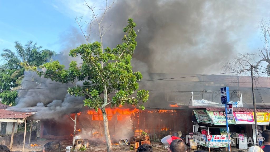 Breaking News! Pasar Atas Bangkinang Dilalap Si Jago Merah