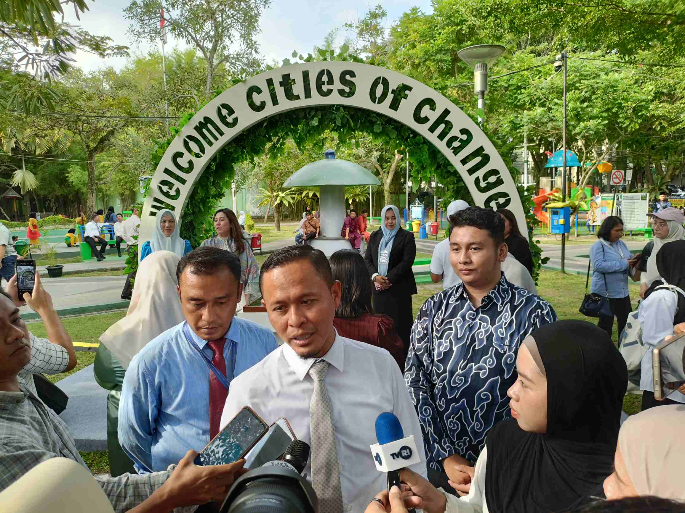 Jelang HUT RI, Wako Agung Ajak Warga Pekanbaru Kibarkan Bendera Merah Putih 