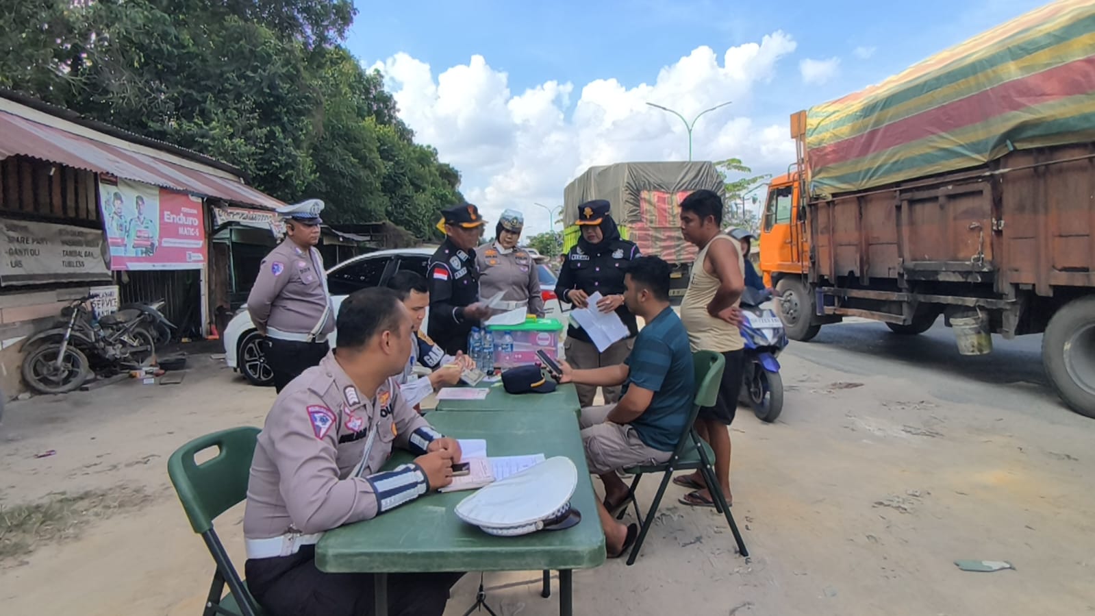 Cegah Kecelakaan, Ditlantas Polda Riau dan BPTD Ramp Check Angkutan Barang