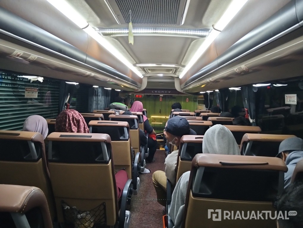 Erupsi Gunung Anak Krakatau Ganggu Penerbangan, Warga Sumatera Beralih Naik Bus dari Jakarta