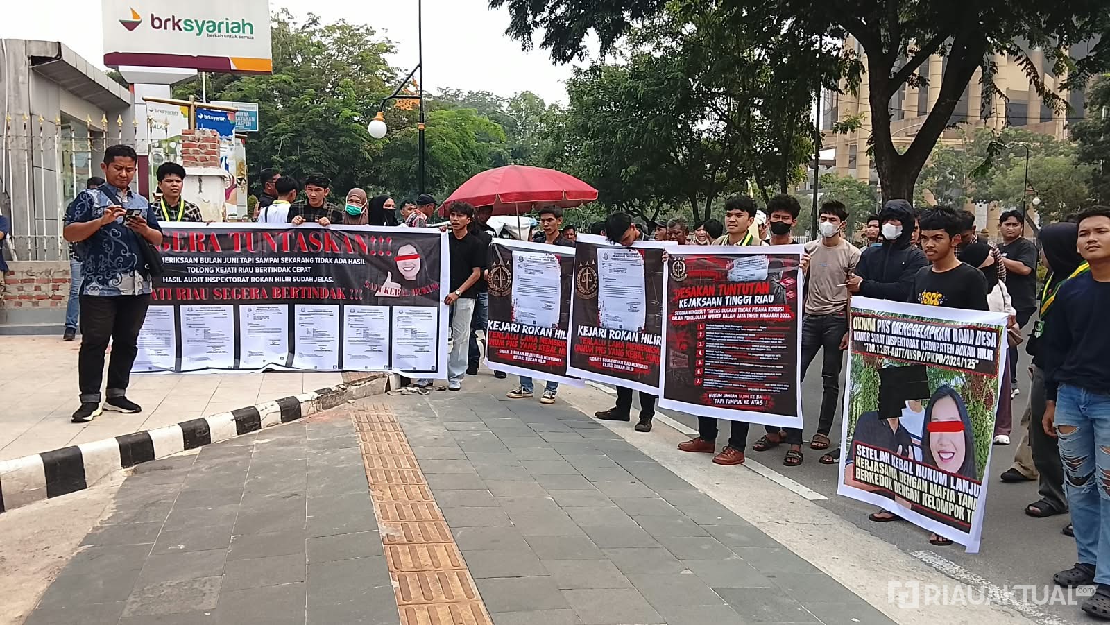 SEMMI Riau Demo di Kejati, Desak Dugaan Korupsi Dana Desa Balam Jaya Rp 631 Juta Diusut