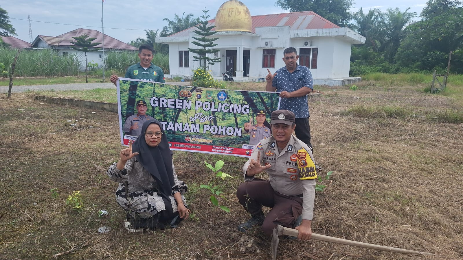 Green Policing, Polsek Rimba Melintang dan Korwil Pendidikan Rohil Tanam Pohon Matoa dan Mahoni