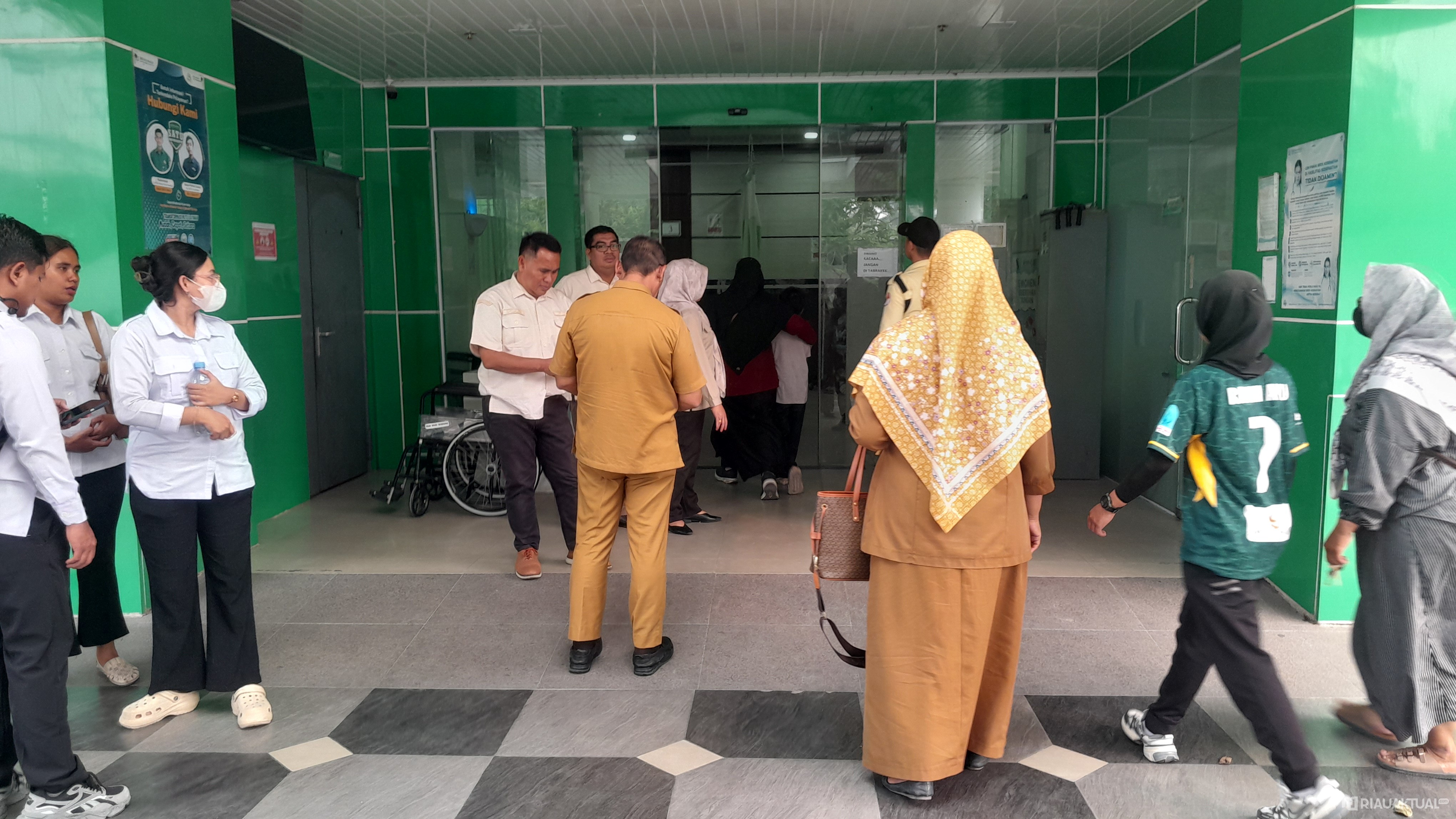 Diduga Keracunan MBG, Belasan Siswa SD di Kampar Dilarikan ke Rumah Sakit