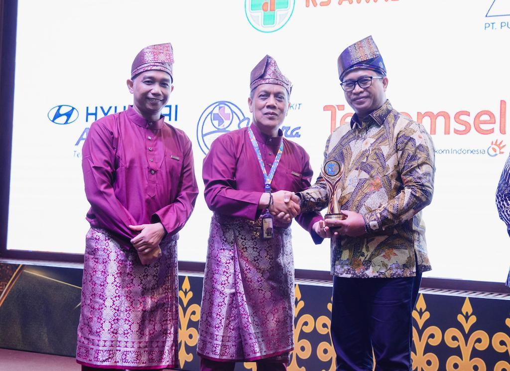 Kemitraan dengan 56 Ribu Hektare Kebun Petani, PTPN IV Regional III Raih Penghargaan