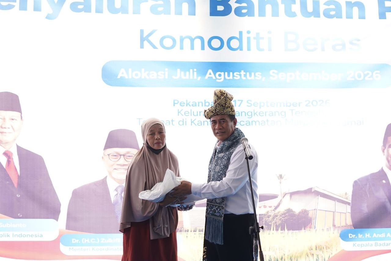 Mentan RI ke Riau, Salurkan Bantuan Pangan Komiditi Beras