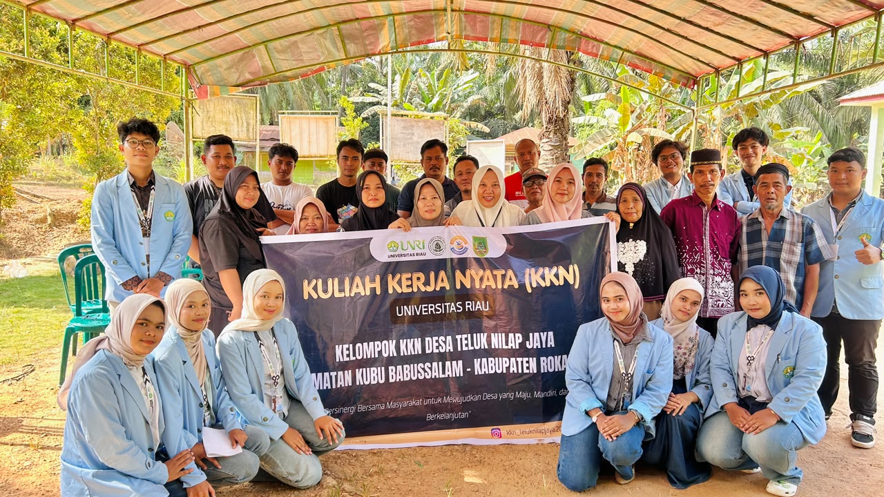 Mahasiswa Kukerta UNRI Edukasi Warga Teluk Nilap Jaya Olah Limbah Rumah Tangga Jadi Pupuk Kompos