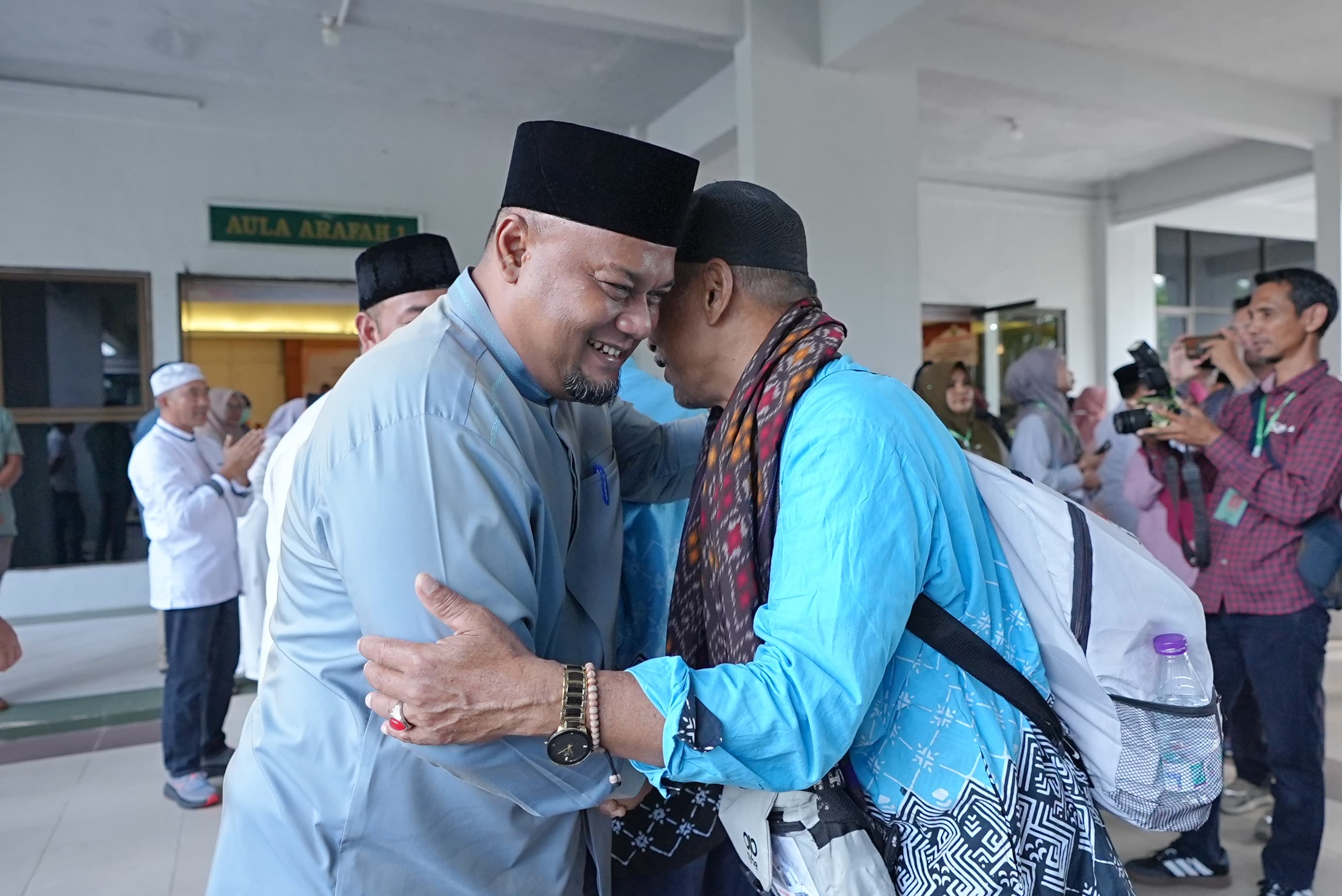 Wabup Syamsurizal Sambut Kepulangan 252 Jemaah HajiSiak Kloter BTH-12 di Batam