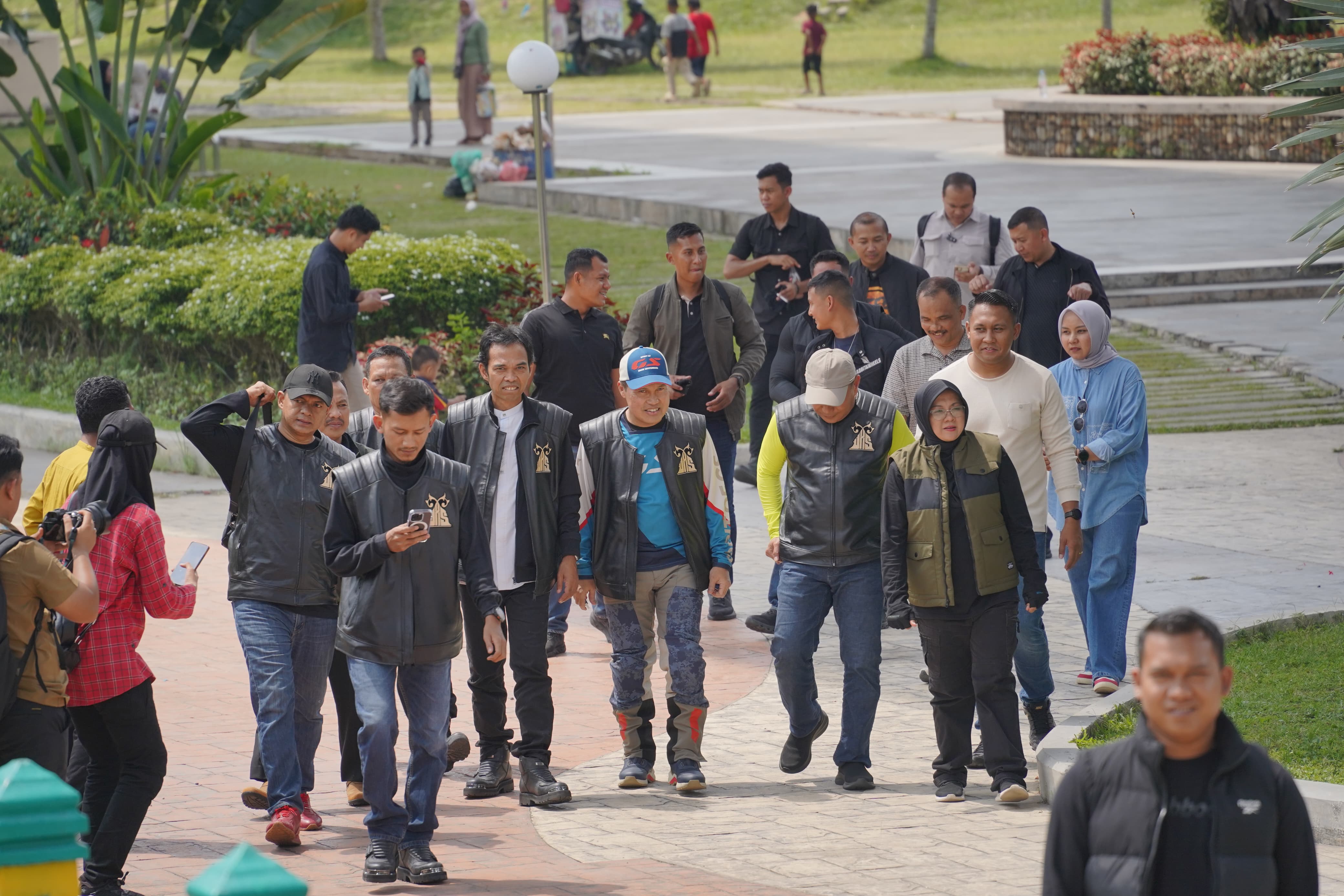 Bupati Afni Bersama UAS, Kapolda Riau dan Pangdam Touring Jelajahi Sejarah Kesultanan Siak