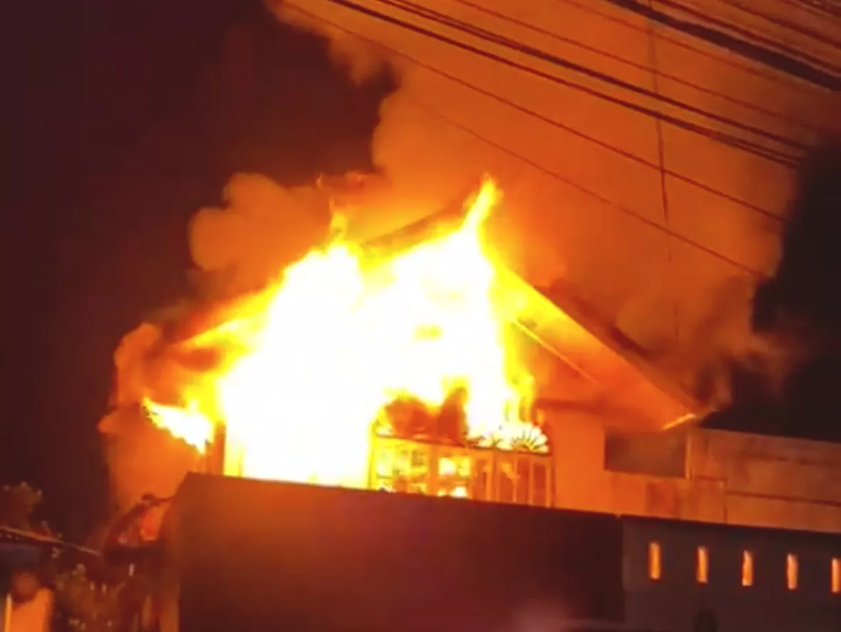 Saat Tarawih, Rumah di Jalan Dirgantara Pekanbaru Terbakar
