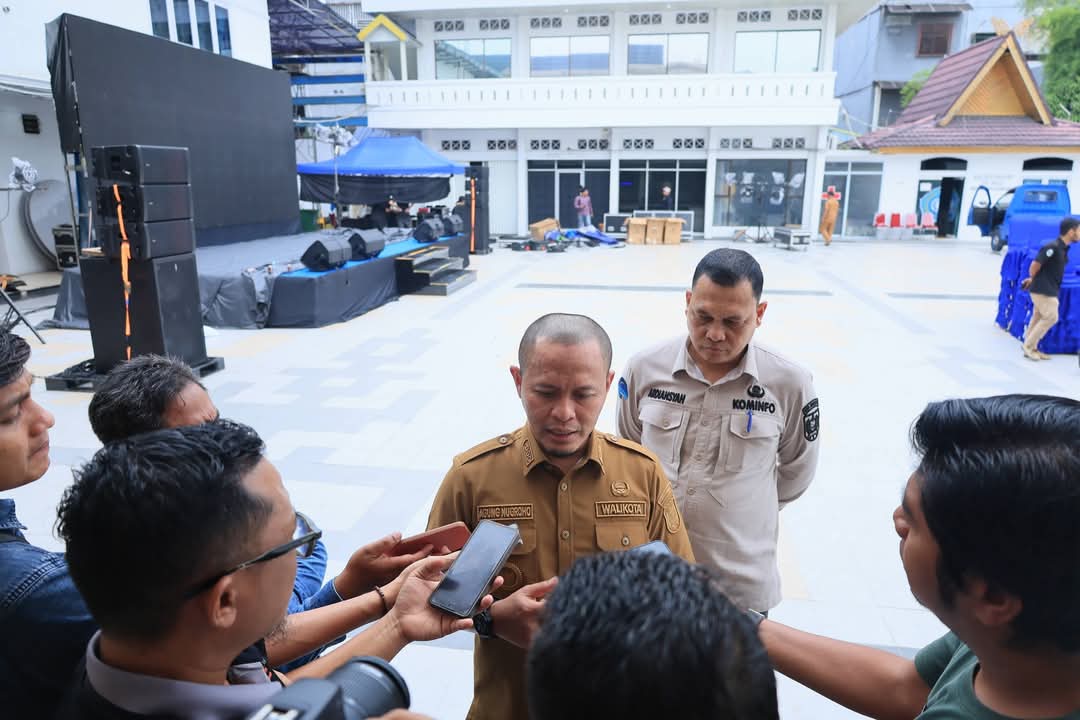 Ditarget Rampung Awal Desember, 3 Kilometer Kabel Semrawut di Jalan Paus Pekanbaru Ditertibkan 