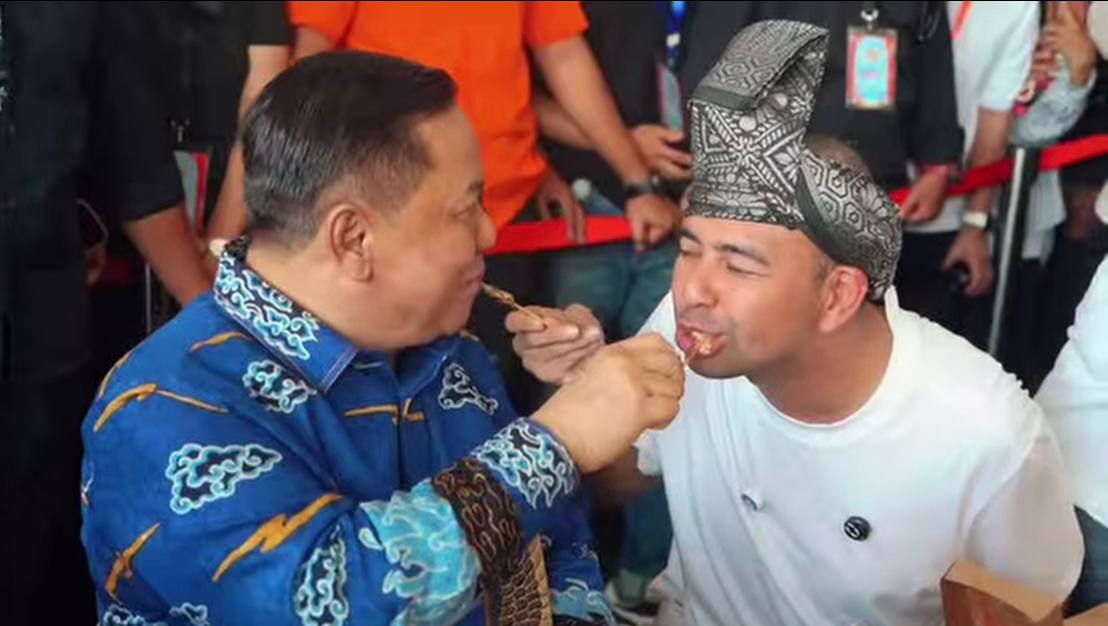 Momen Hangat Bak Ayah dan Anak, Plt Gubri dan Raffi Ahmad Suap-Suapan Makanan