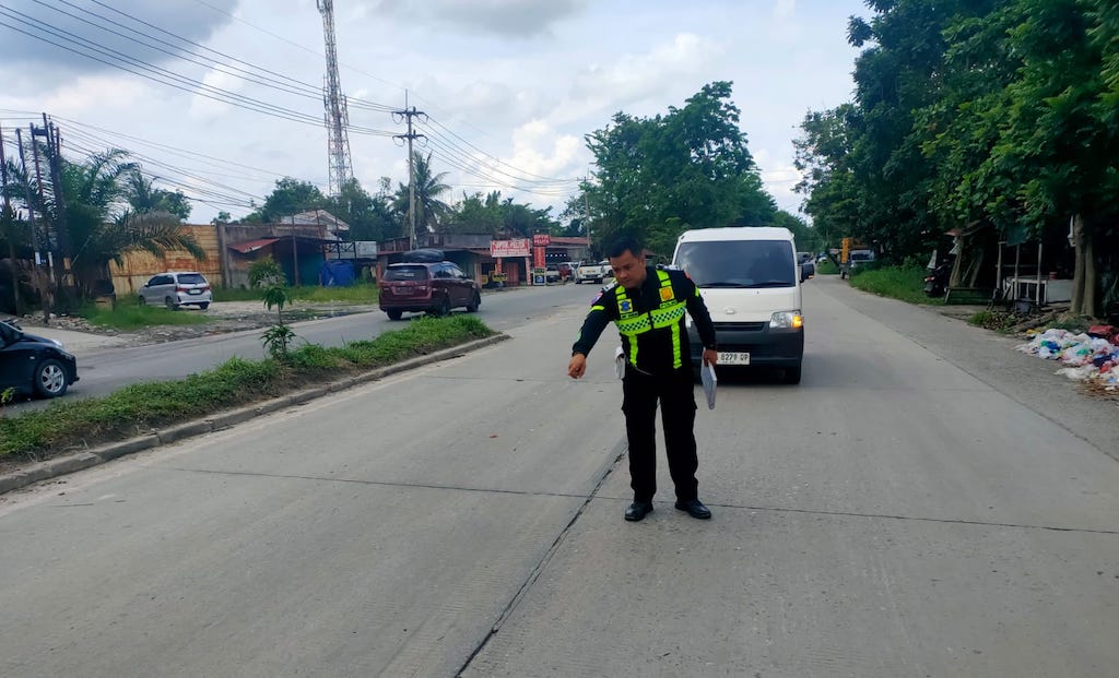 Lawan Arus di Jalan Soekarno Hatta Pekanbaru, Pemotor Tewas Tabrak Truk