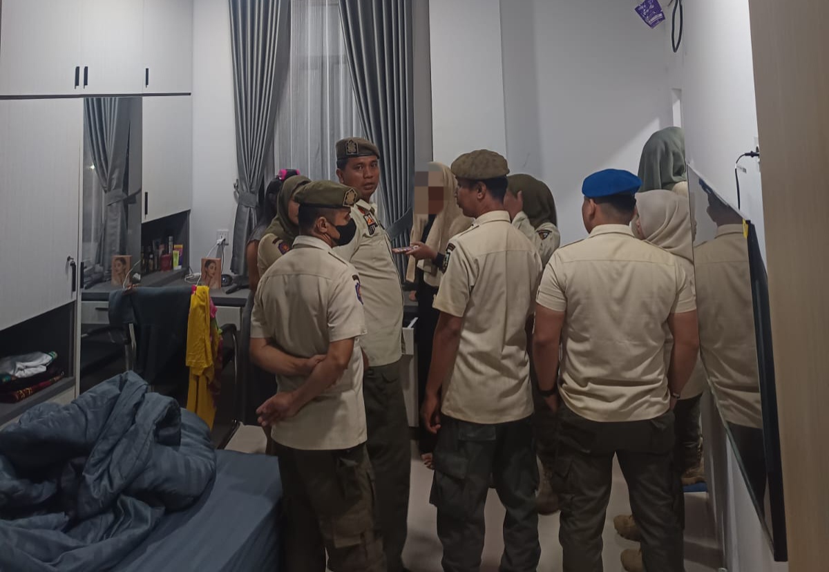 Kocar-kacir! Pasangan Kumpul Kebo dan Waria Terjaring Razia Satpol PP Pekanbaru dari Kos-kosan 
