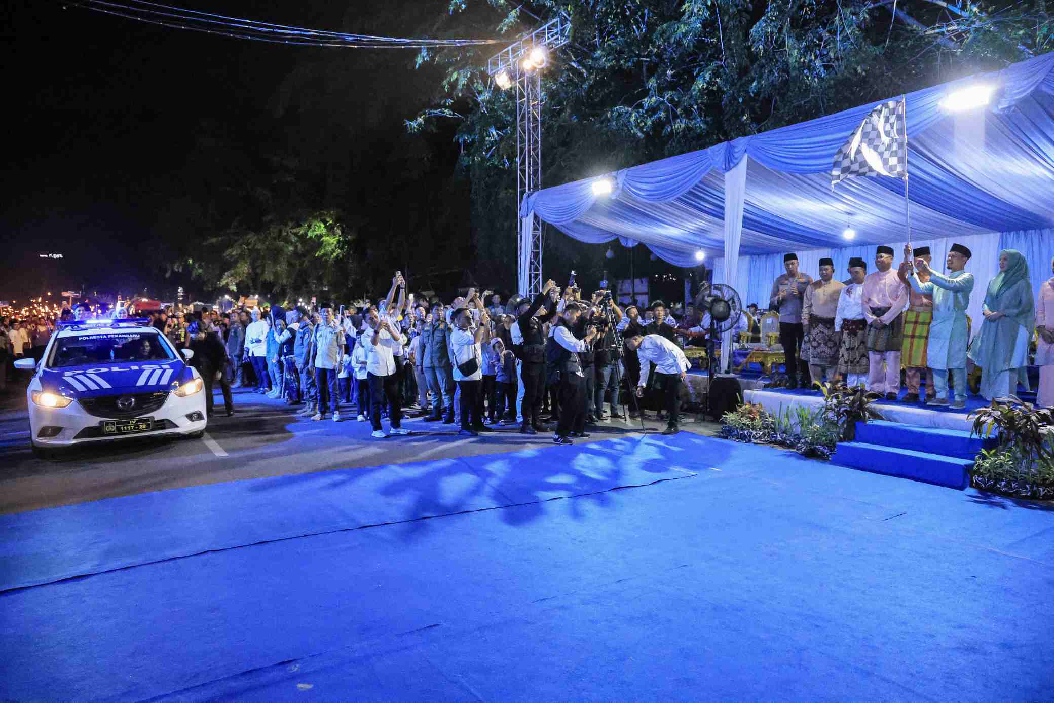 Dilepas Wako Agung, Ribuan Warga Pekanbaru Tumpah Ruah Saksikan Pawai Takbir Iduladha 1447 H