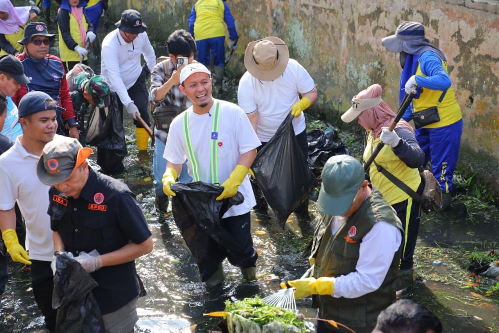 Kampanyekan Jaga Lingkungan, Wako Agung Beri Reward Ke Warga Pekanbaru Peduli Sampah 