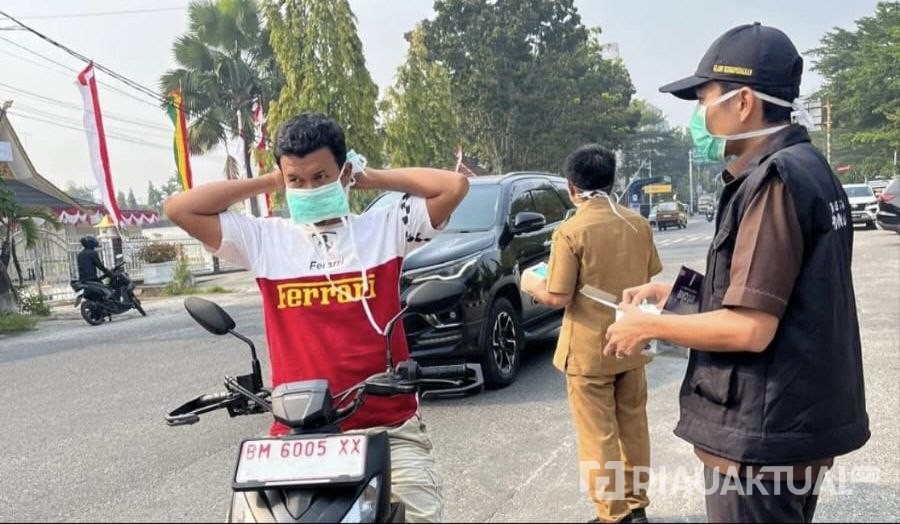 Pemprov Riau Bagikan 14 Ribu Masker Gratis untuk Masyarakat Pekanbaru dan Kampar
