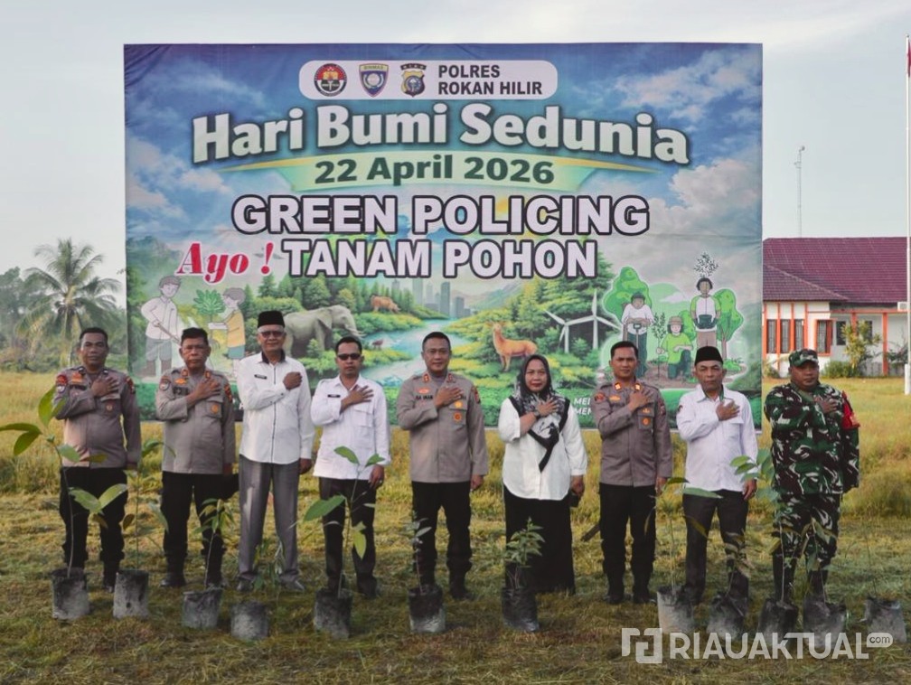 Hari Pohon Sedunia, Kapolres Rohil dan Upika Tanam Pohon di Panipahan