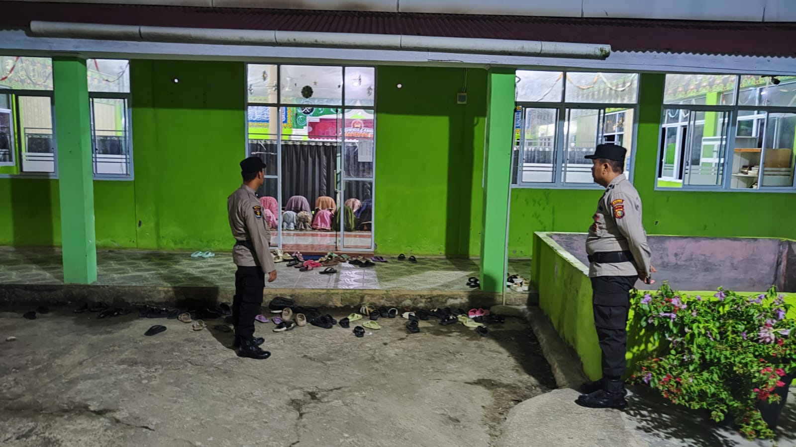 Polisi Patroli Tarawih di Bangko Pusako, Jaga Jamaah Tetap Aman saat Ramadan