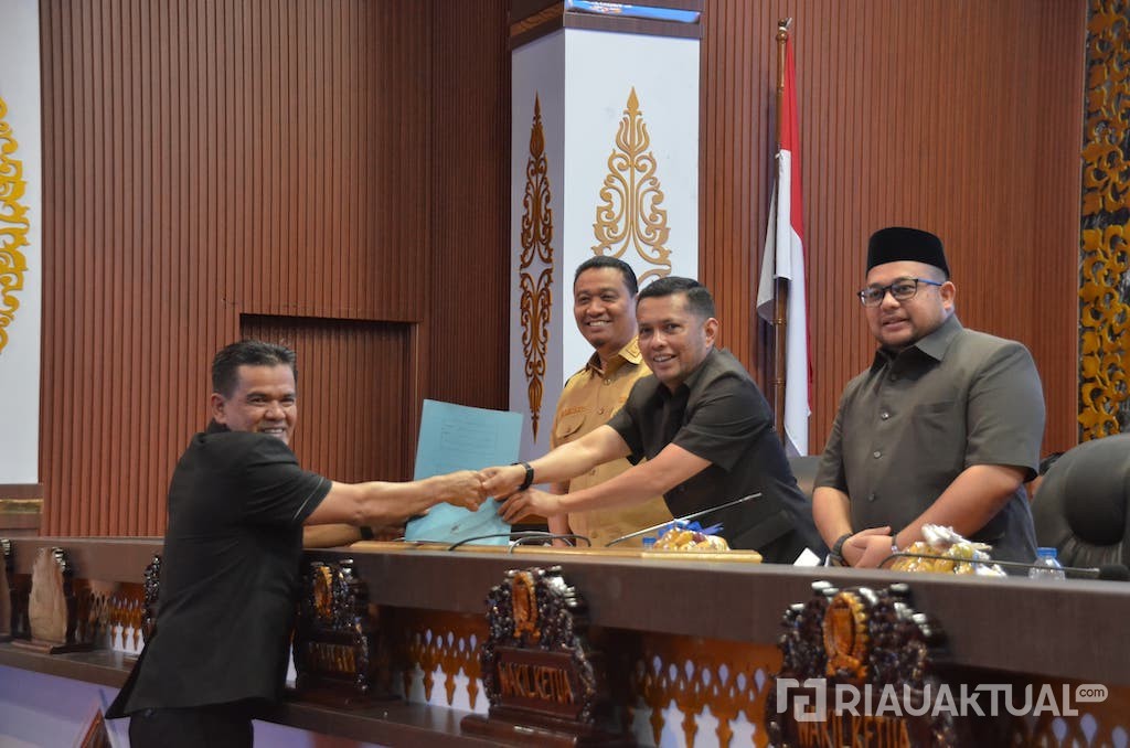 Roni Pasla Gantikan Nofrizal, Ketua Fraksi PAN DPRD Pekanbaru Berganti