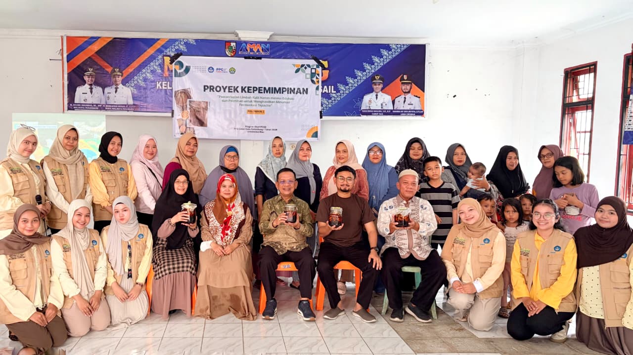 Kulit Nanas Disulap Jadi Tepache, Mahasiswa PPG Unri Berdayakan Ibu-ibu di Cinta Raja