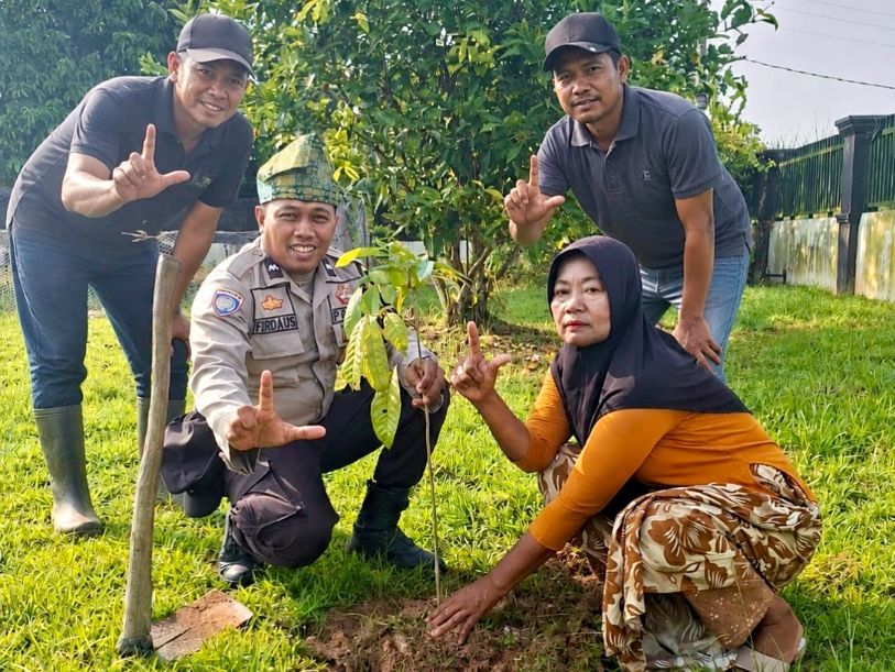 Polsek Rimba Melintang Gencarkan Green Policing Bersama Warga di Lenggadai Hilir