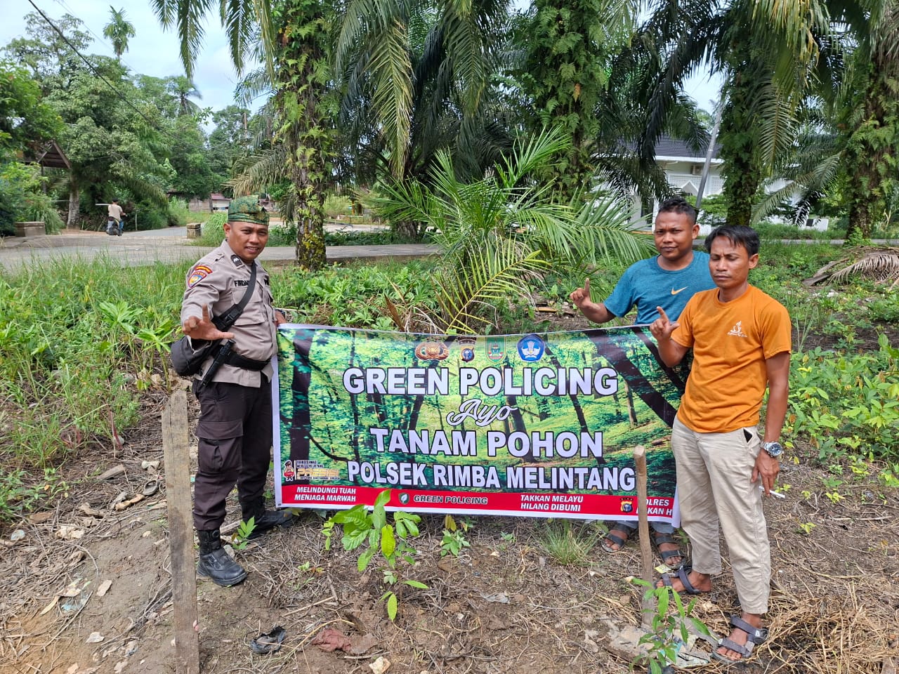 Green Policing, Polsek Rimba Melintang Tanam 10 Pohon di Lenggadai Hilir Rohil