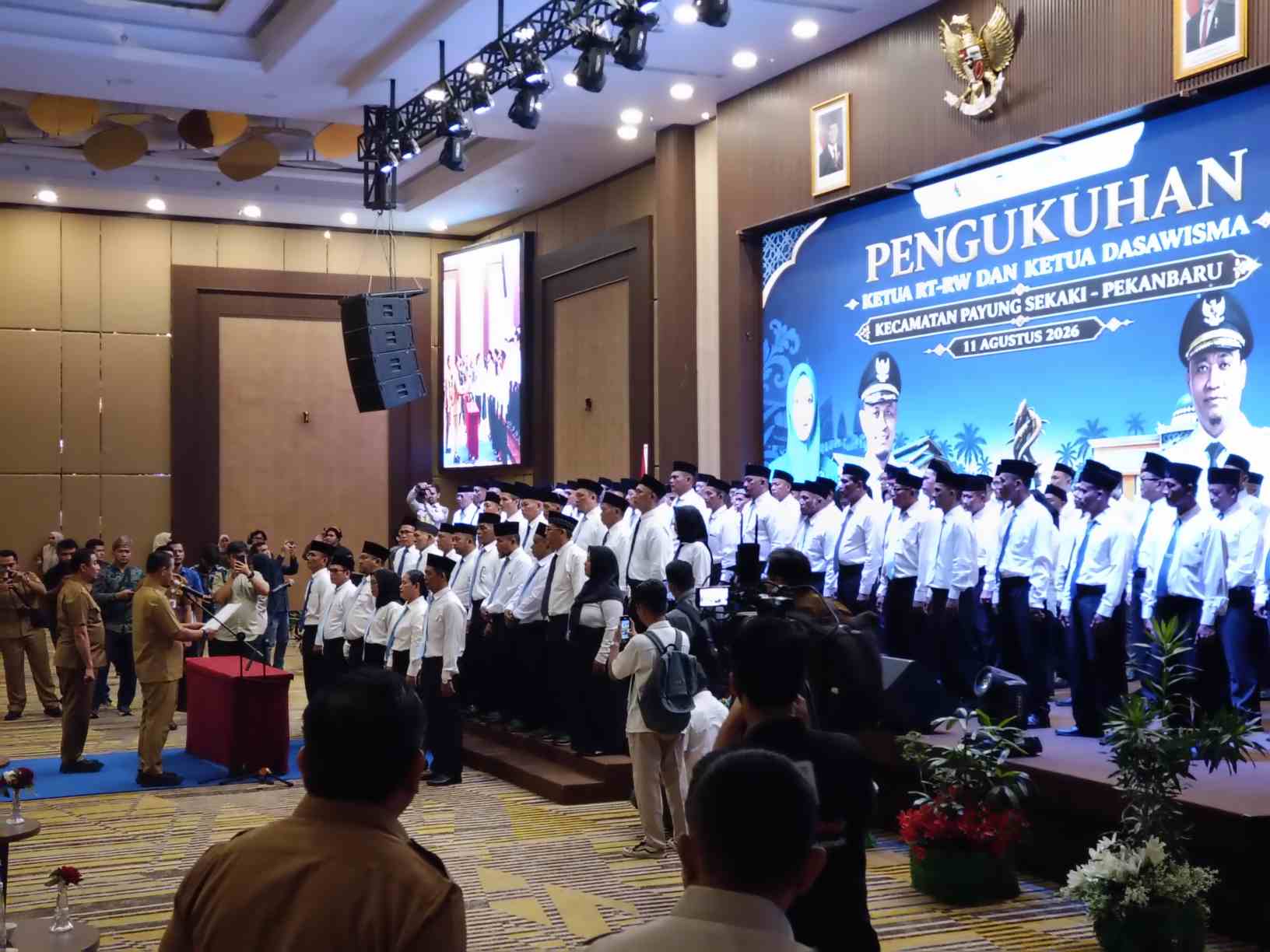RT-RW dan Pengurus Dasawisma Payung Sekaki Dikukuhkan, Wako Pekanbaru Dorong Langsung Turun ke Masyarakat