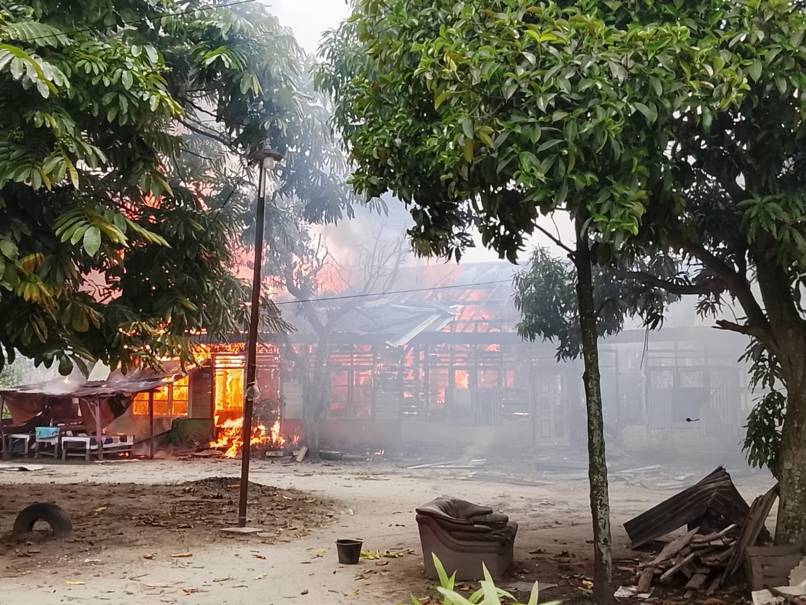 8 Kontrakan di Sukajadi Pekanbaru Ludes Terbakar