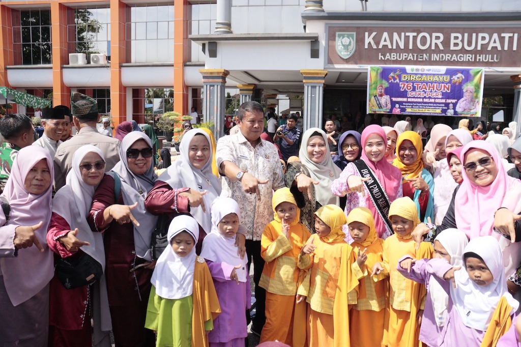 HUT ke-76 IGTKI-PGRI, Ratusan Anak TK di Inhu Tampilkan Tari Zapin Massal