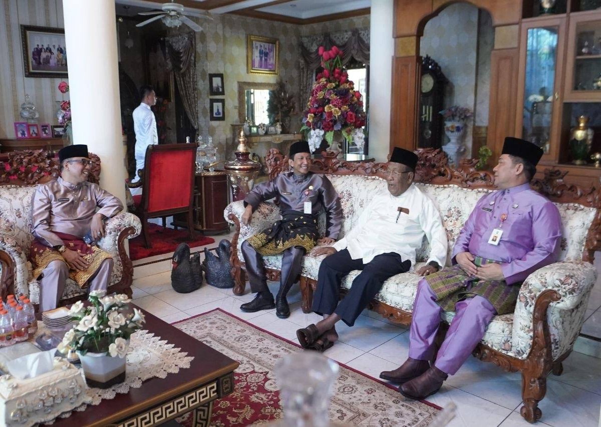 Sekda Kunjungi Kediaman Mantan Gubri Wan Thamrin Hasyim