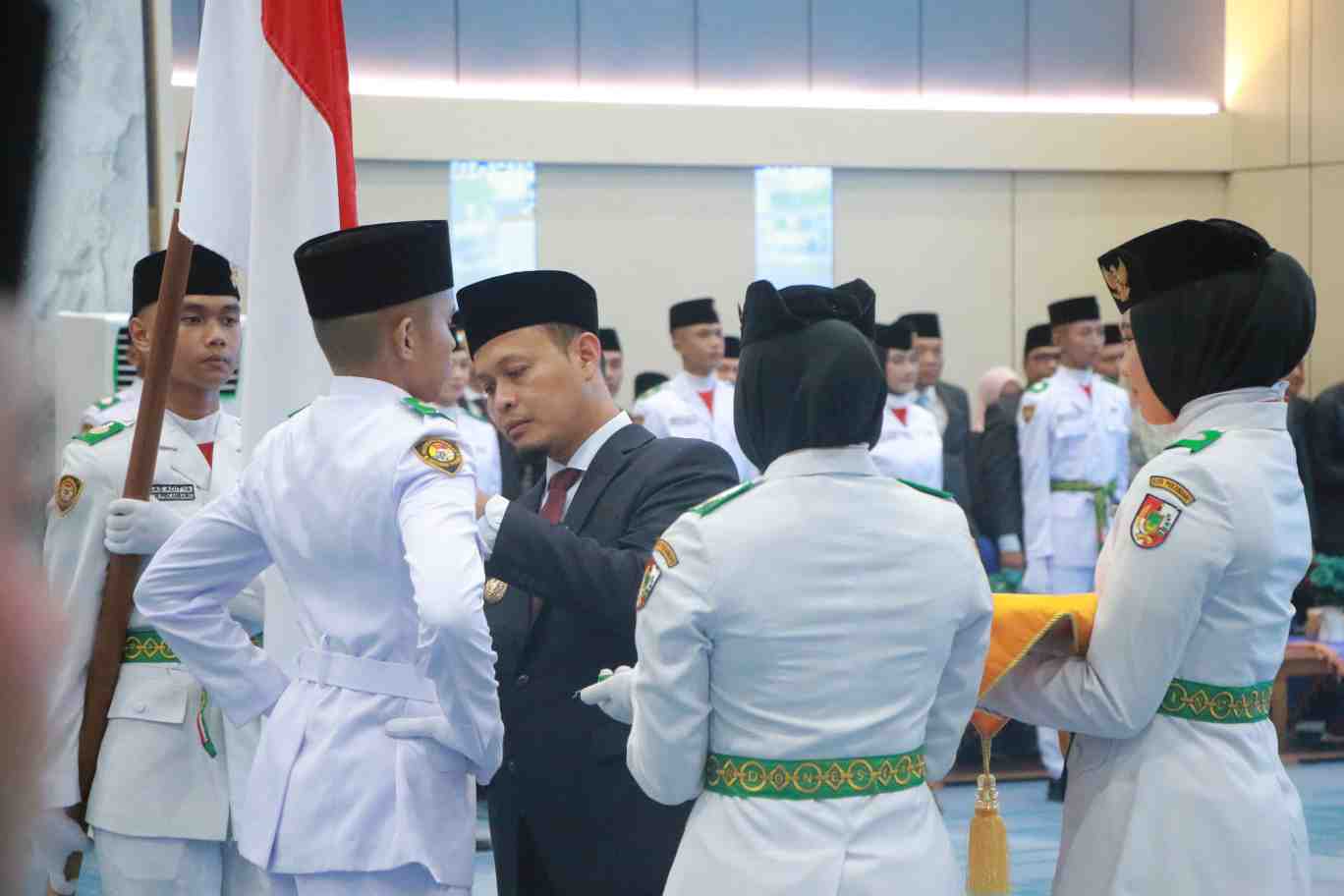 Wali Kota Pekanbaru Kukuhkan 40 Anggota Paskibraka untuk HUT ke-81 RI