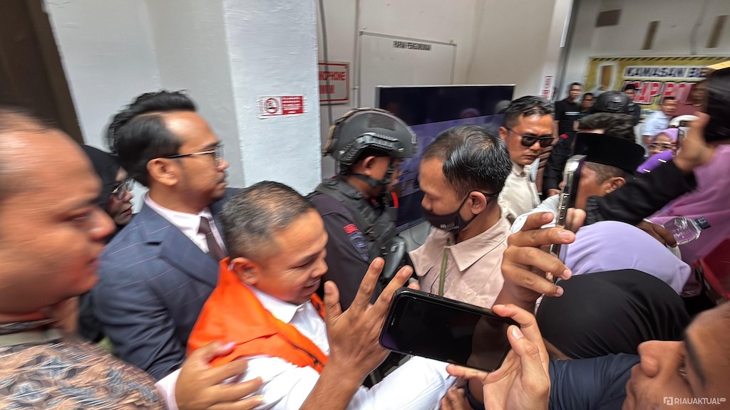 Bantah Dakwaan Jaksa, Abdul Wahid Klaim Tak Ada Unsur Pidana dalam Kasusnya 