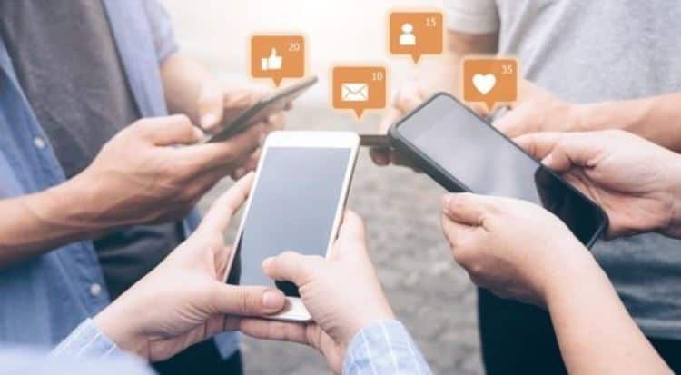 Emosi Dulu, Logika Kemudian: Krisis Kedalaman Berpikir di Media Sosial