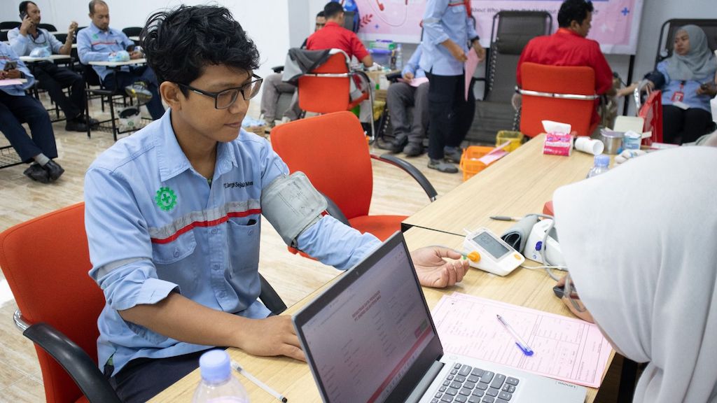 Donor Darah hingga Bantuan Kursi, PT Energi Sejahtera Mas Berbagi di Dumai