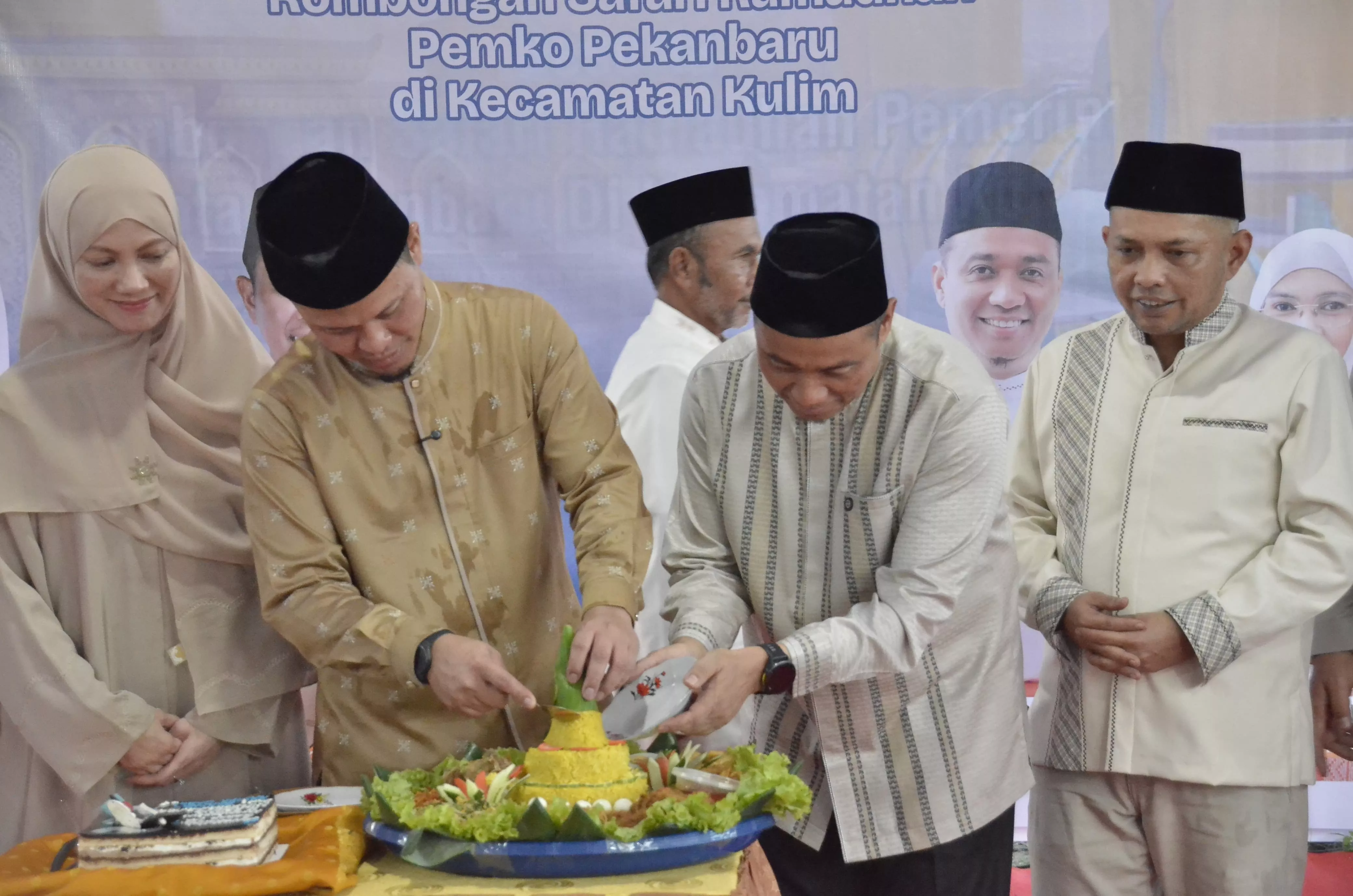 Safari Ramadan di Kulim, Wako Agung Bawa Bantuan Rp100 Juta dan Smart TV