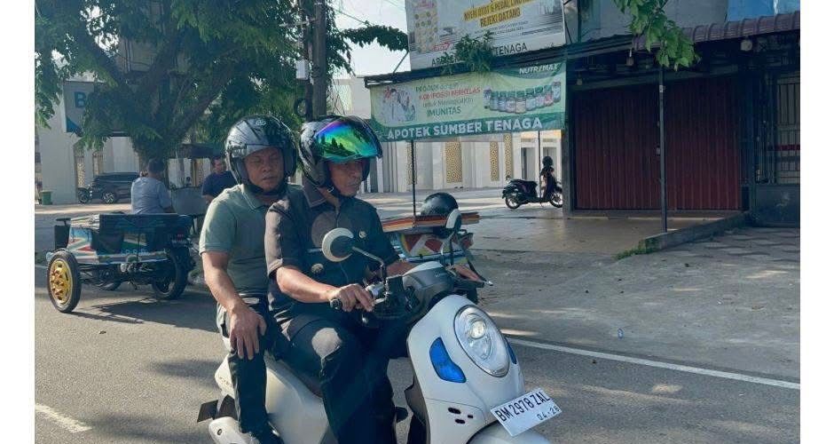 Naik Motor, Bupati Kampar Sidak Pelaksanaan WFH di Sejumlah OPD