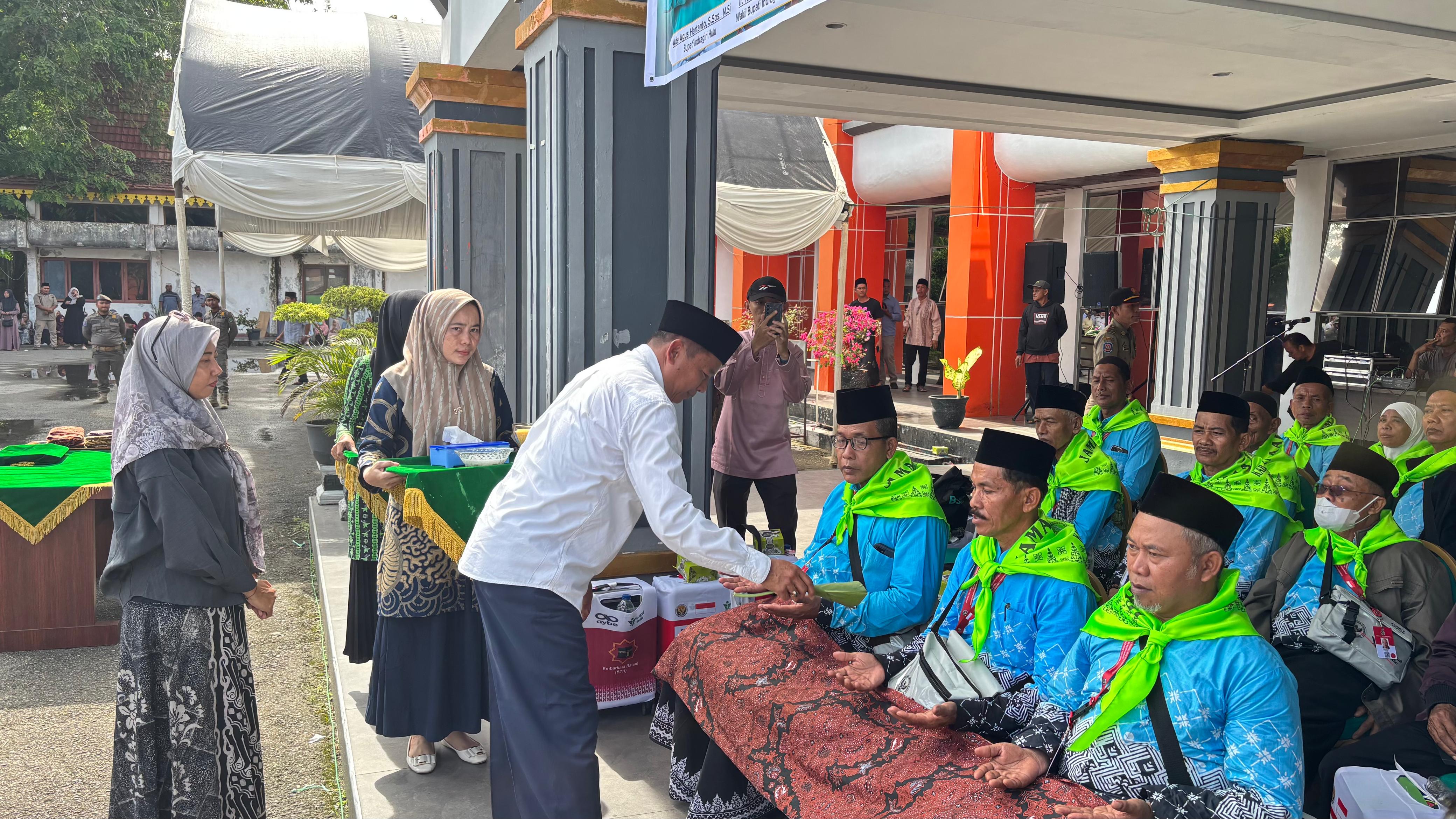 Wakil Bupati Lepas 43 JCH Inhu Kloter 11