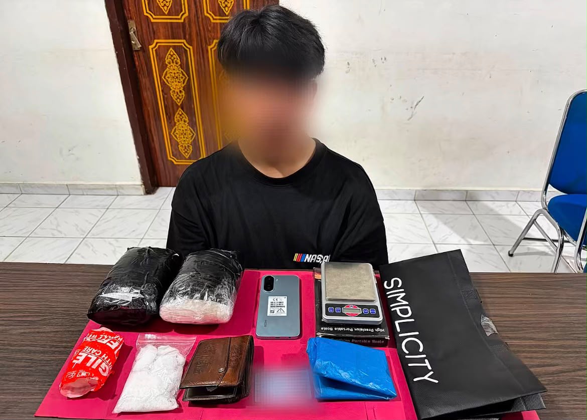 Penumpang Bandara SSK II Pekanbaru Ditangkap Bawa 2,2 Kg Sabu, Disembunyikan di Selangkangan