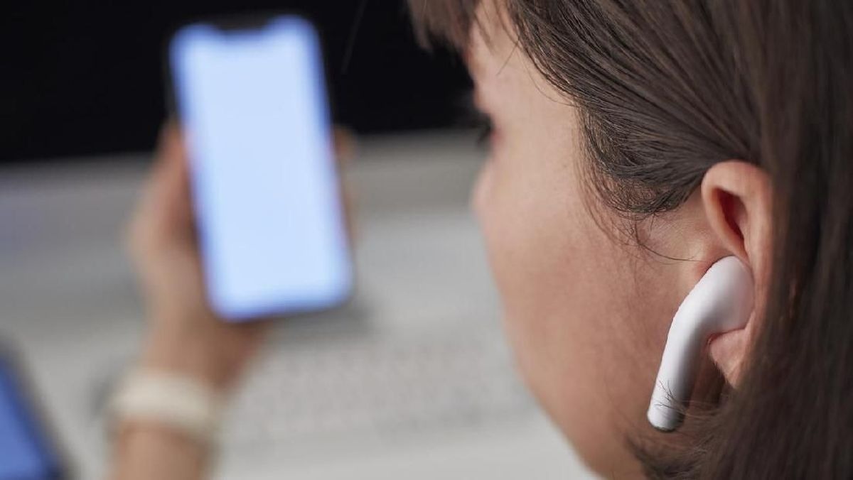 Lima Dampak Buruk Memakai Earphone Secara Berlebihan