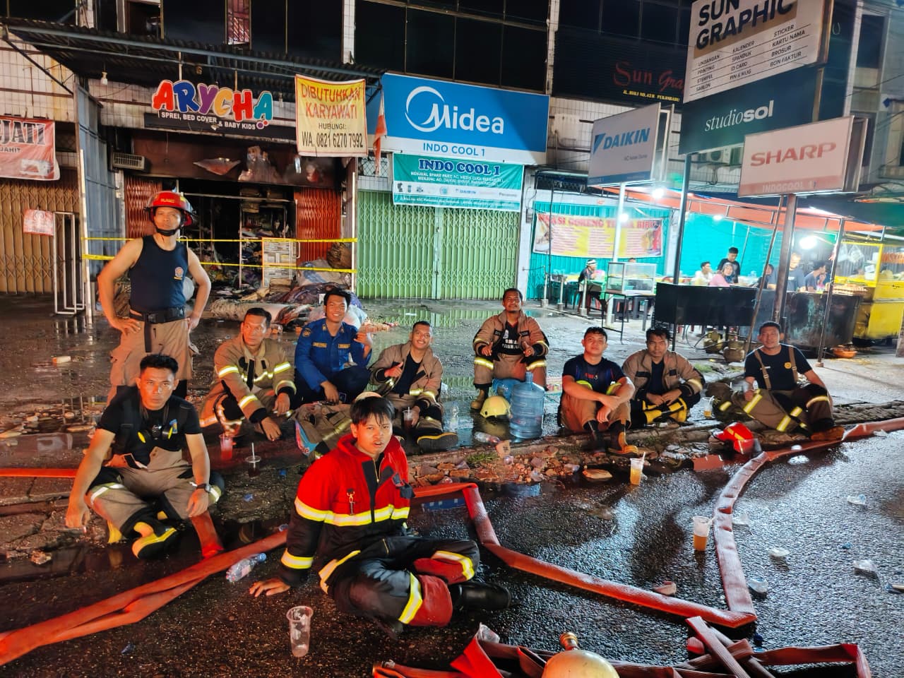 Ruko di Jalan Riau Pekanbaru Terbakar, 7 Unit Damkar Dikerahkan Jinakkan Api