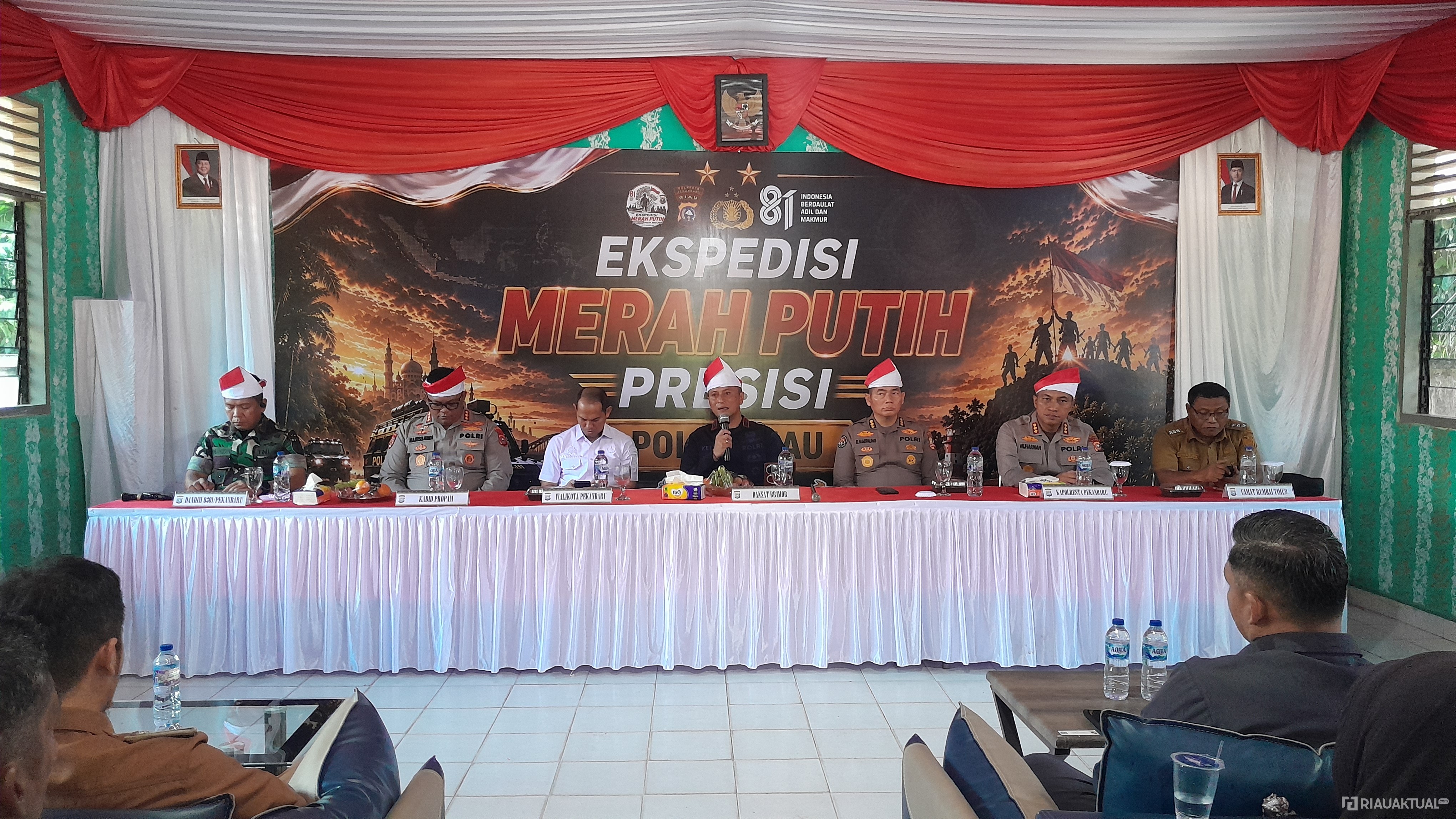 Ekspedisi Merah Putih Presisi Dimulai, Polda Riau Bagikan 1.000 Bendera dan Bansos di Okura