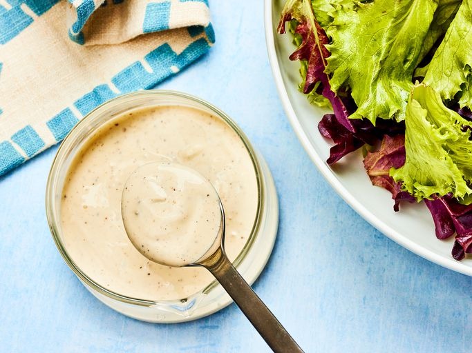 Lebih Besar Mana Kalori Bumbu Kacang Vs 'Salad Dressing'? Ini Kata Dokter Gizi