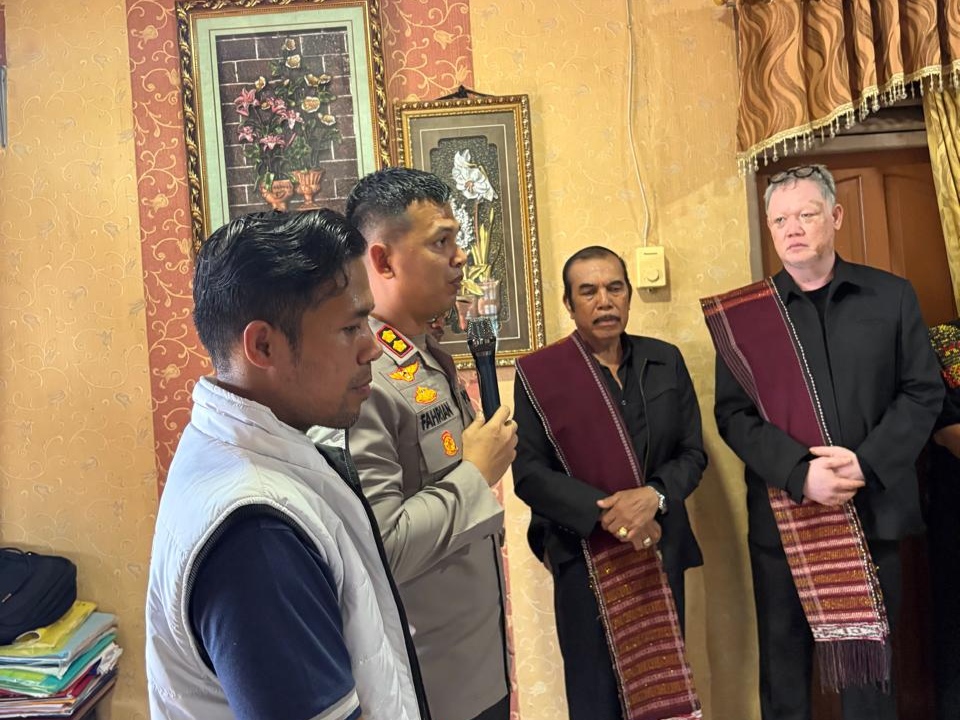 Suasana Haru Iringi Pemakaman Waka PWI Bengkalis Yulistar Simorangkir