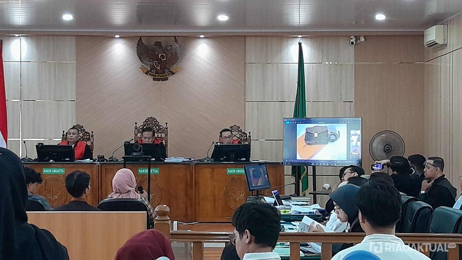 Sidang Korupsi Abdul Wahid, Barang Sitaan dari Rumah Jakarta Didominasi Dokumen Lama