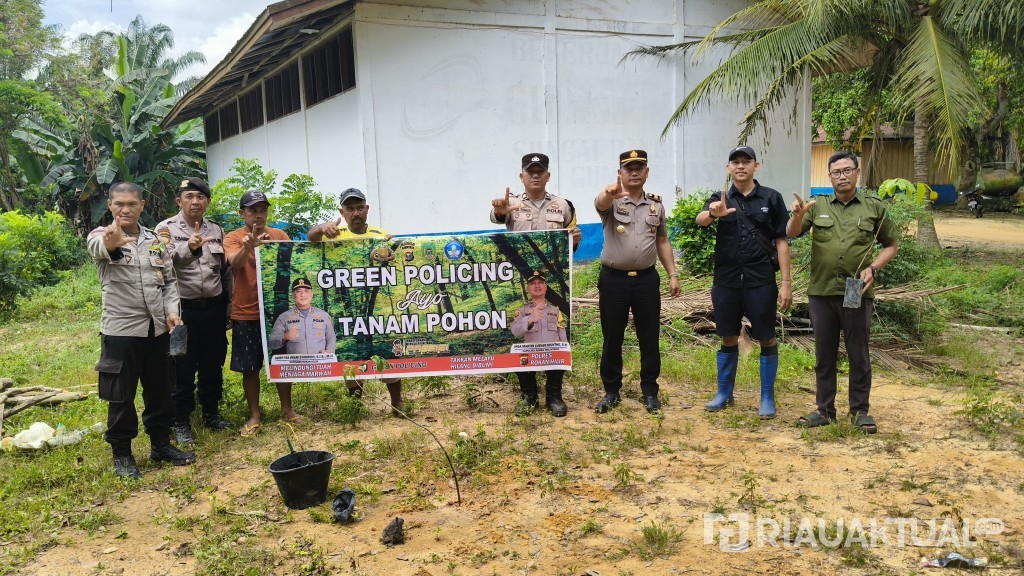 Cegah Karhutla, Kapolsek Rimba Melintang Tanam Pohon di PT GMR