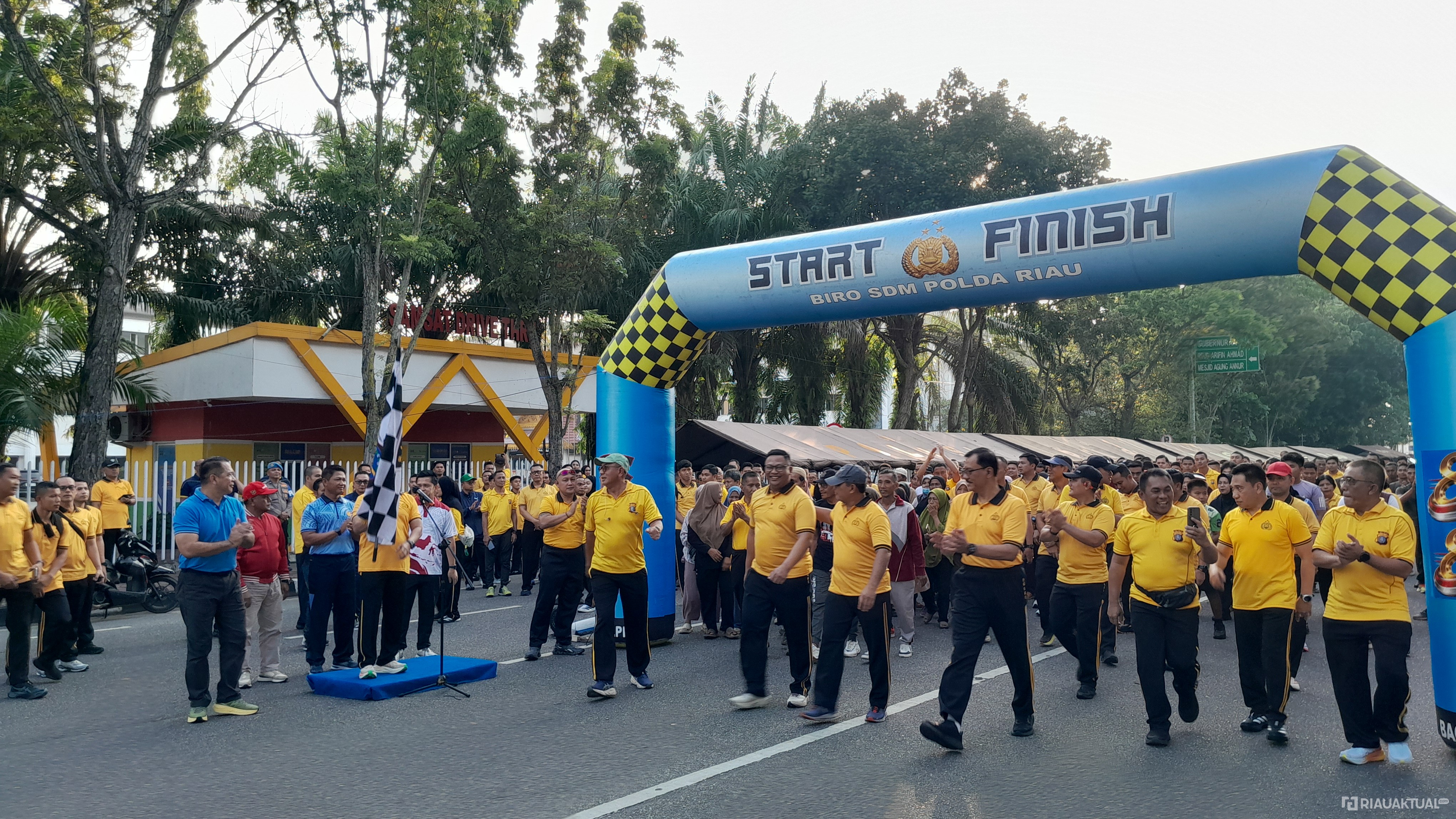 Sambut Hari Bhayangkara ke-80, Polda Riau Gelar Olahraga Bersama di CFD Pekanbaru