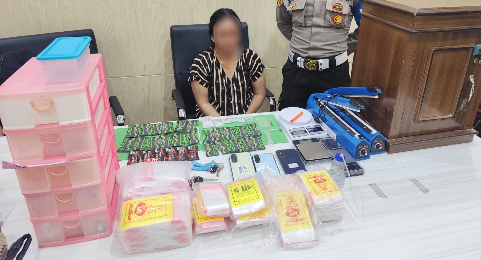 Sabu 56,64 Gram dan 28 Cartridge Etomidate Disita dari Kamar Kos Perempuan di Pekanbaru