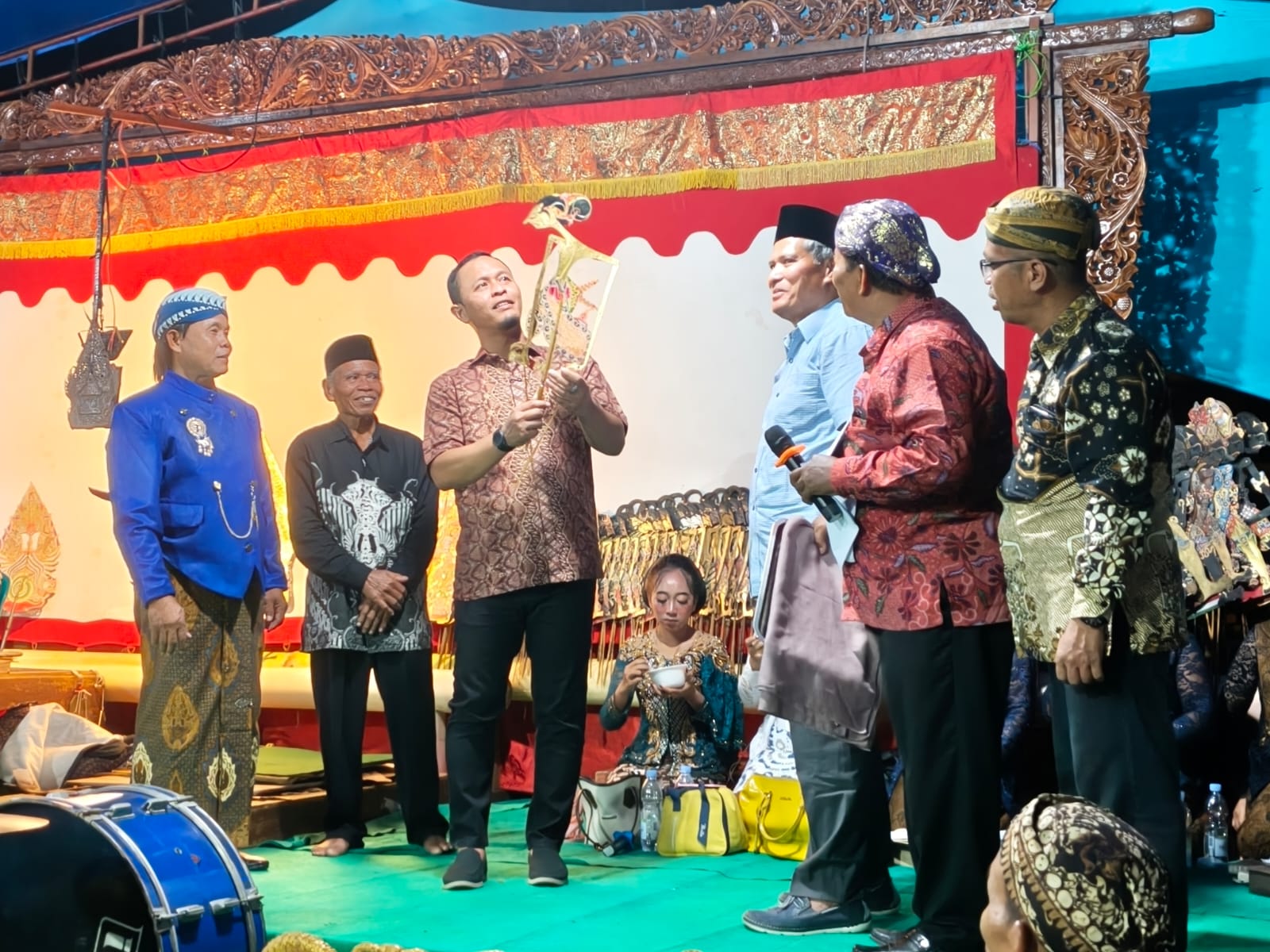 Dukung Pelestarian Budaya, Wako Pekanbaru Apresiasi Pagelaran Wayang Kulit Kridho Laras Budaya 